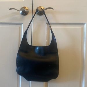Gucci shoulder snap black leather shoulder bag